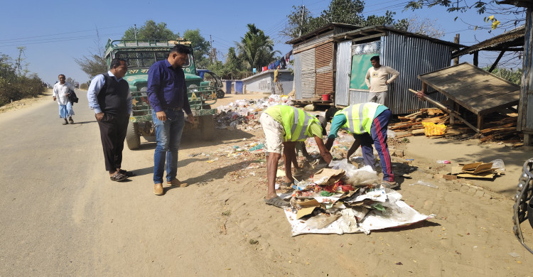 মাহে রমজান উপলক্ষে বাঘাইছড়ি পৌরসভার রাস্তা ঘাট পরিষ্কার পরিচ্ছন্নতা অভিযান